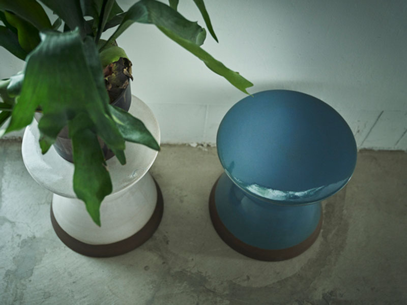 陶器製のカラフルなスツール|屋外使用可