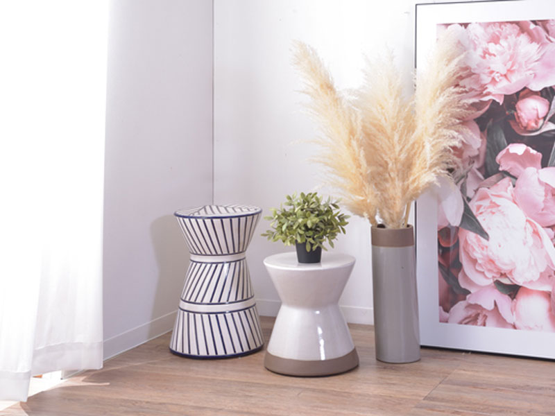 陶器製のカラフルなスツール|屋外使用可