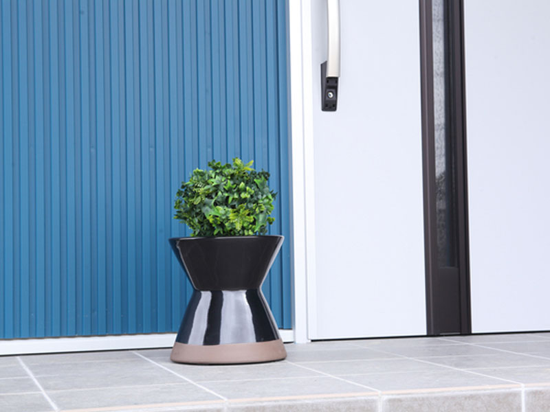 陶器製のカラフルなスツール|屋外使用可