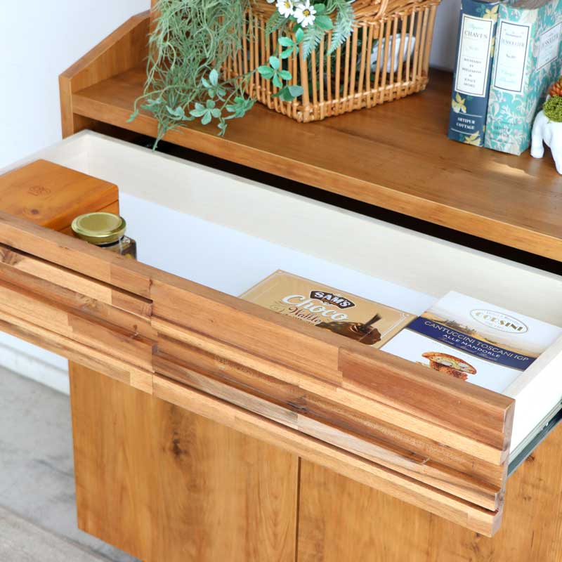 北欧ヴィンテージシェルフ｜アカシア無垢が映える魅せる＆隠す収納付きキャビネット