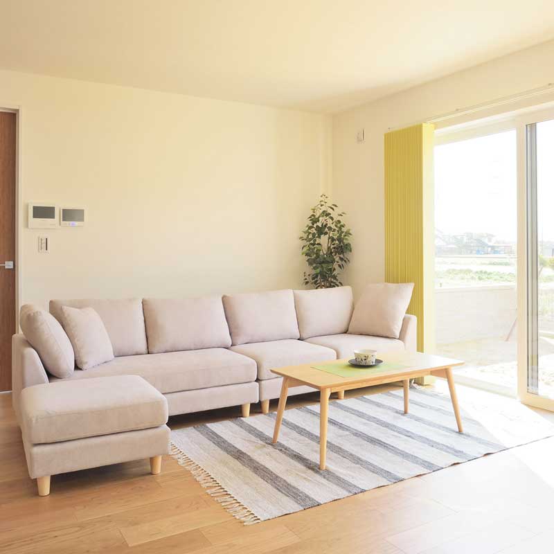 北欧ナチュラルな暮らしを彩るボーダーラグ｜軽やかなデザインと快適な踏み心地