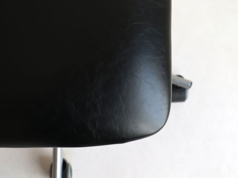 ブルックリンデザインのコンパクトなオフィスチェア｜キャスター付き