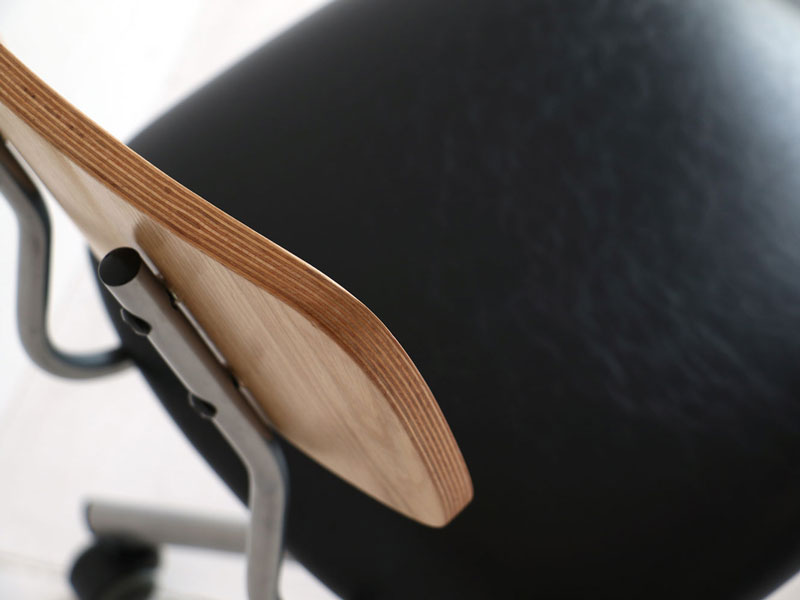 ブルックリンデザインのコンパクトなオフィスチェア｜キャスター付き