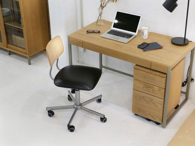 ブルックリンデザインのコンパクトなオフィスチェア｜キャスター付き