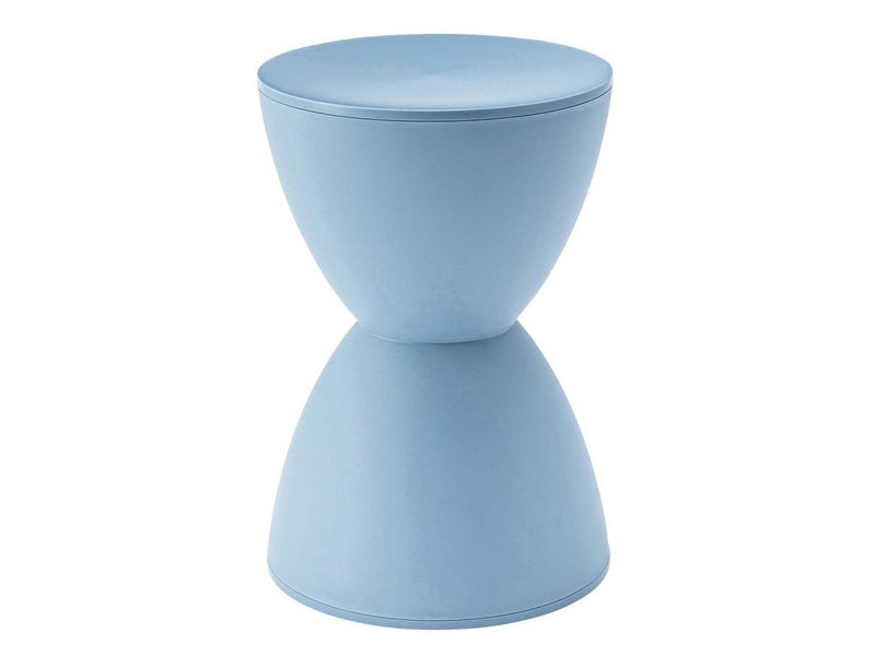 プラスチック素材のマットな質感のスツール｜北欧デザイン