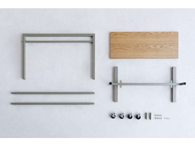 シンプルデザインの収納棚がついたハンガーラック