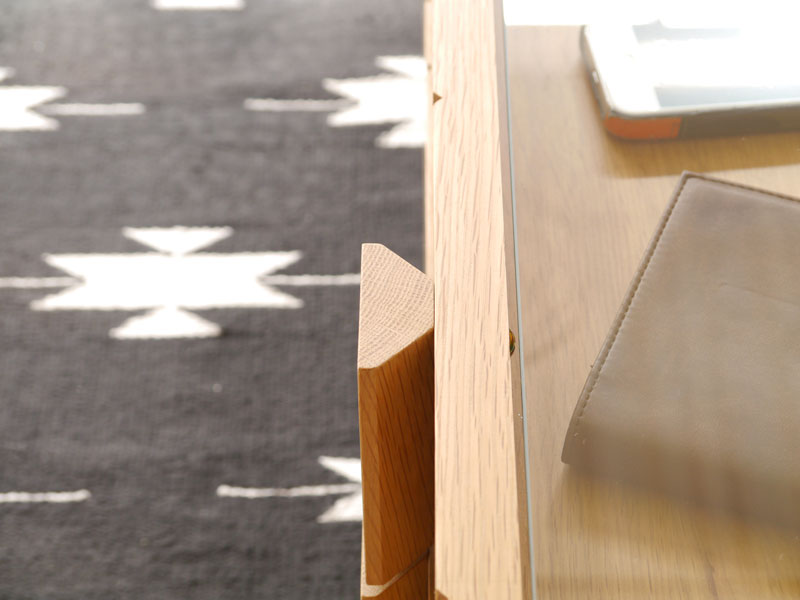 北欧風でおしゃれなコレクションテーブル|SA