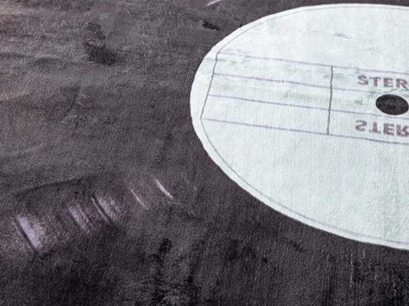 レコード盤をモチーフにしたラウンド型のラグ