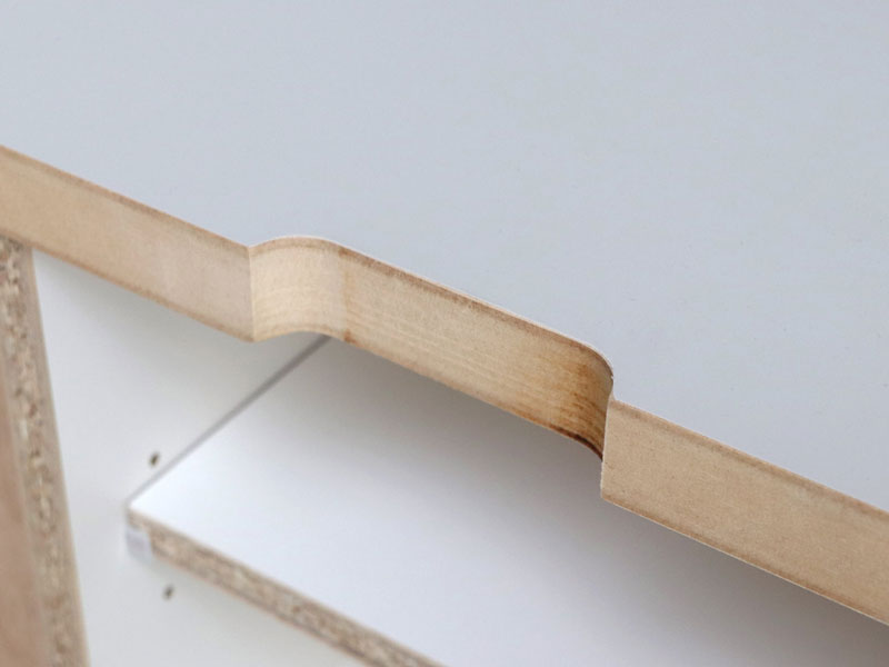 くすみグレーと優しい木素材を組合せたナチュラルなインテリアに馴染むＴVボード