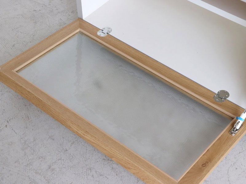 くすみグレーと優しい木素材を組合せたナチュラルなインテリアに馴染むＴVボード