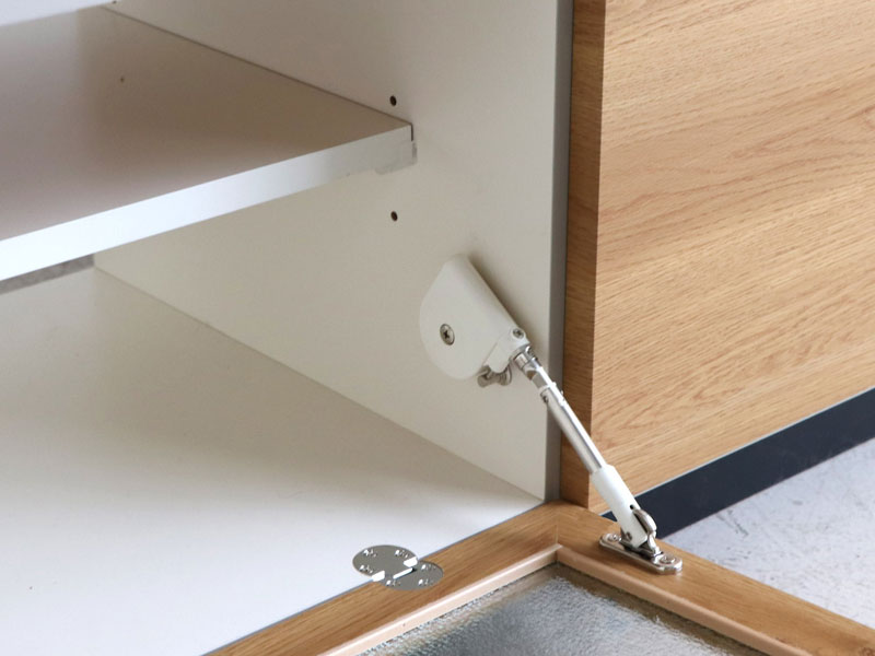 くすみグレーと優しい木素材を組合せたナチュラルなインテリアに馴染むＴVボード