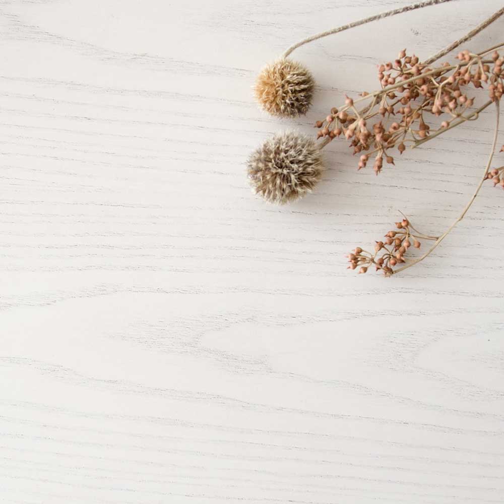 北欧ナチュラルスタイルのオーバル型センターテーブル