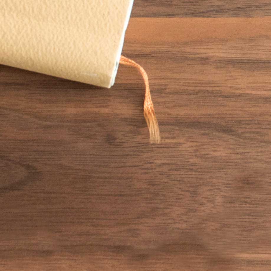 北欧ナチュラルスタイルのオーバル型センターテーブル