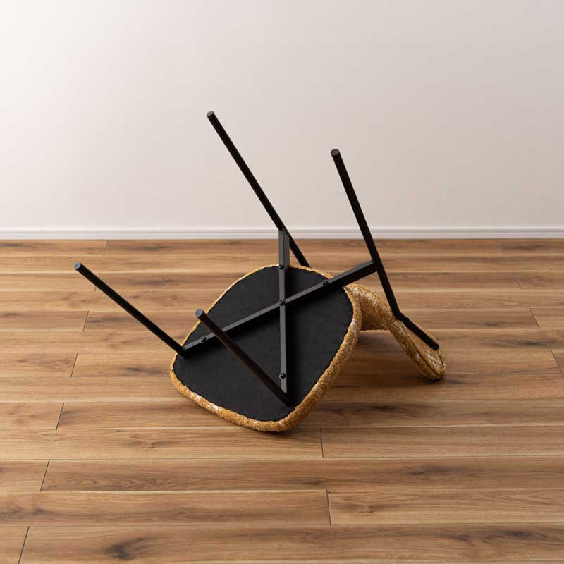 レトロモダンな布張りダイニングチェア｜丸みフォルム×スチール脚の異素材ミックス