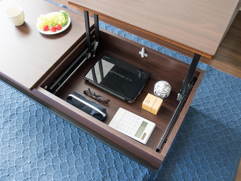 パソコン作業ができるモダンなセンターテーブル｜天板の高さが出せる