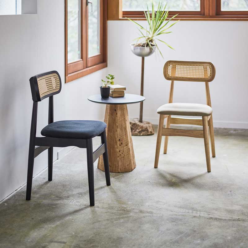 ダイニングチェア｜黒×ラタン｜ジャパンディな背もたれ