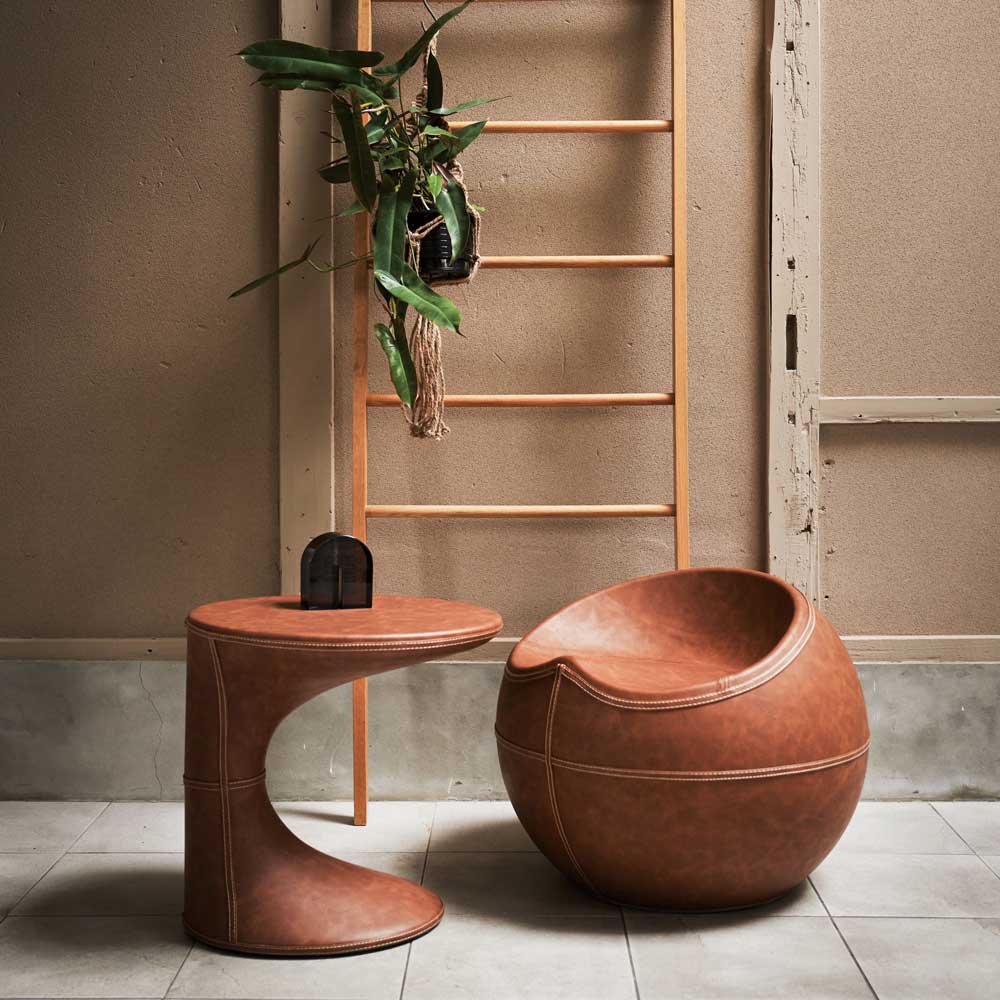 ソフトレザー製デザインスツール｜独創的なフォルムで魅せるおしゃれな