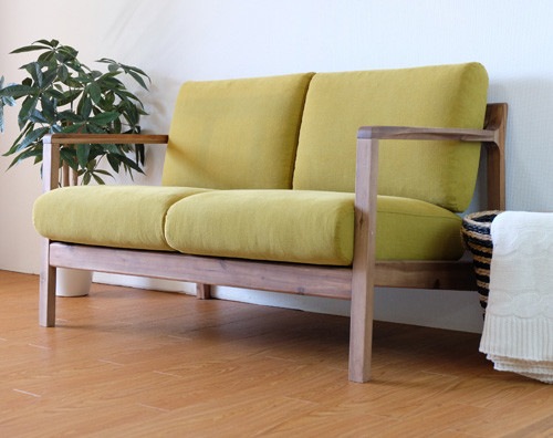 グリーンの2人掛けソファ | 木枠 | 北欧家具