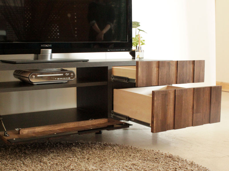 独特な木目が味わいのある雰囲気のテレビボード | シンプルモダン