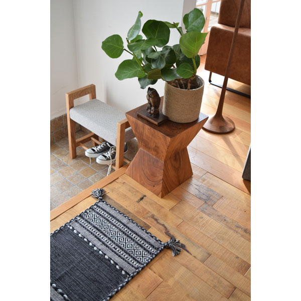 木目が美しい多角形天然木スツールA | アジアンインテリア