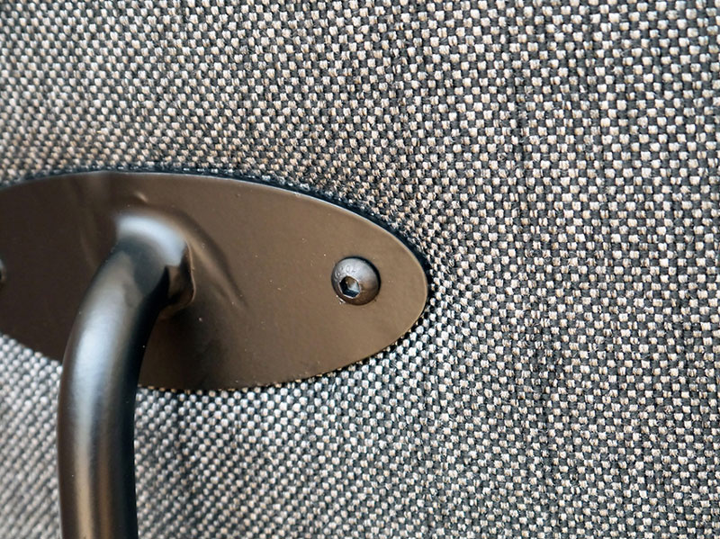 モノトーンカラーのシックでおしゃれなチェア|NI