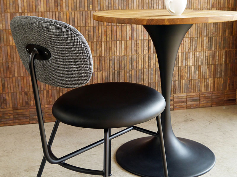 モノトーンカラーのシックでおしゃれなチェア|NI