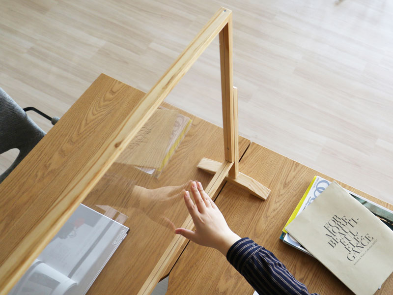 カウンターパネル｜昇降式｜デスクや受付窓口で使えます