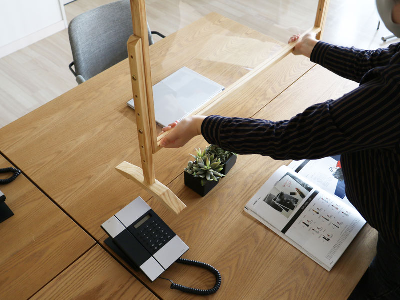 カウンターパネル｜昇降式｜デスクや受付窓口で使えます