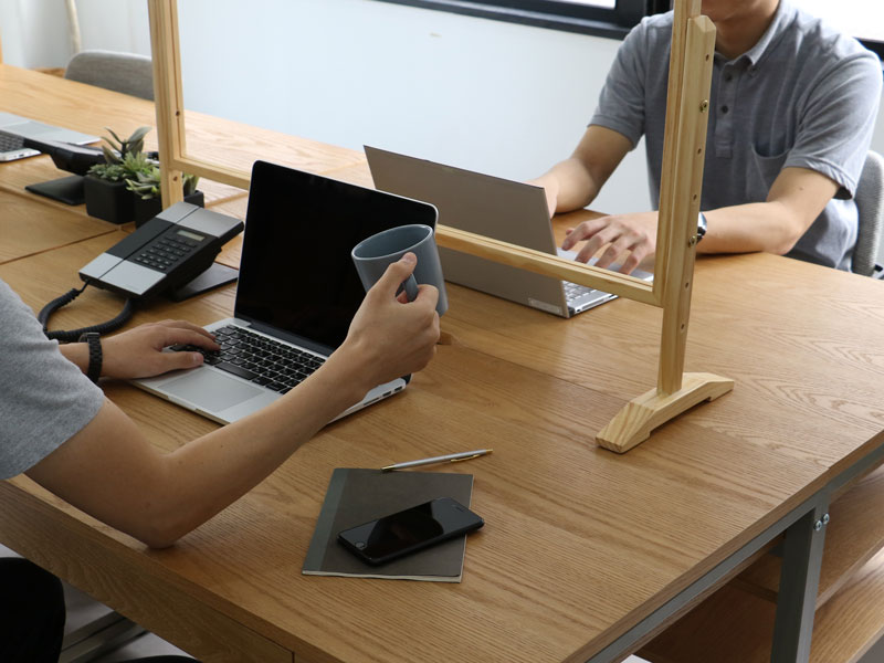 カウンターパネル｜昇降式｜デスクや受付窓口で使えます