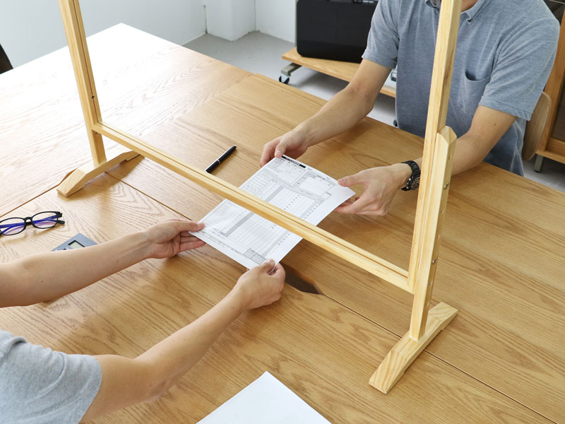 カウンターパネル｜昇降式｜デスクや受付窓口で使えます