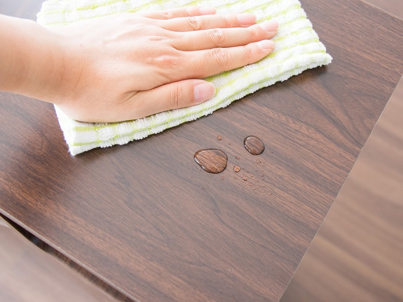 スタイリッシュなプッシュ式扉のダストボックス