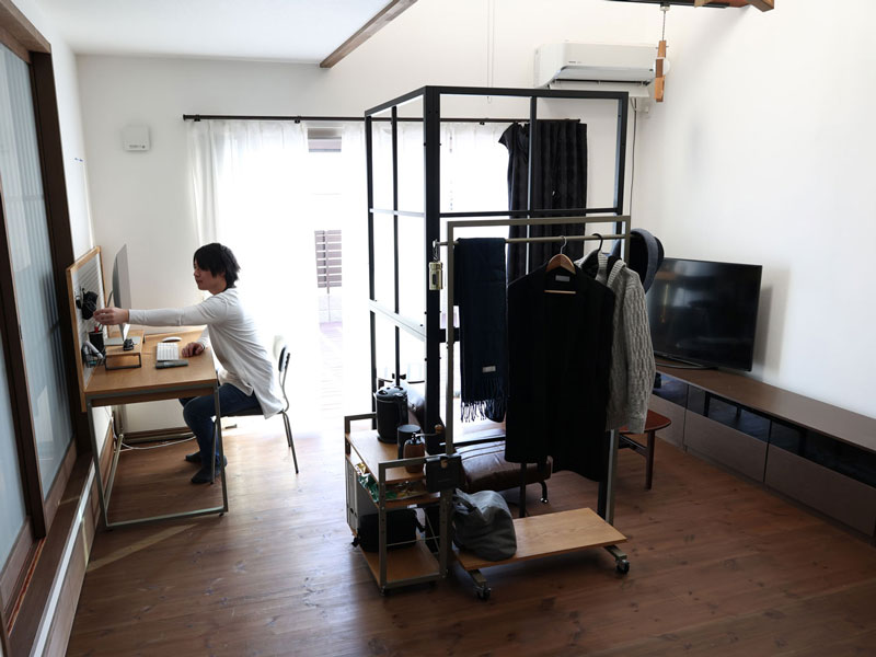 ブラックスチールのオフィス用パーテーション | インテリア・家具の