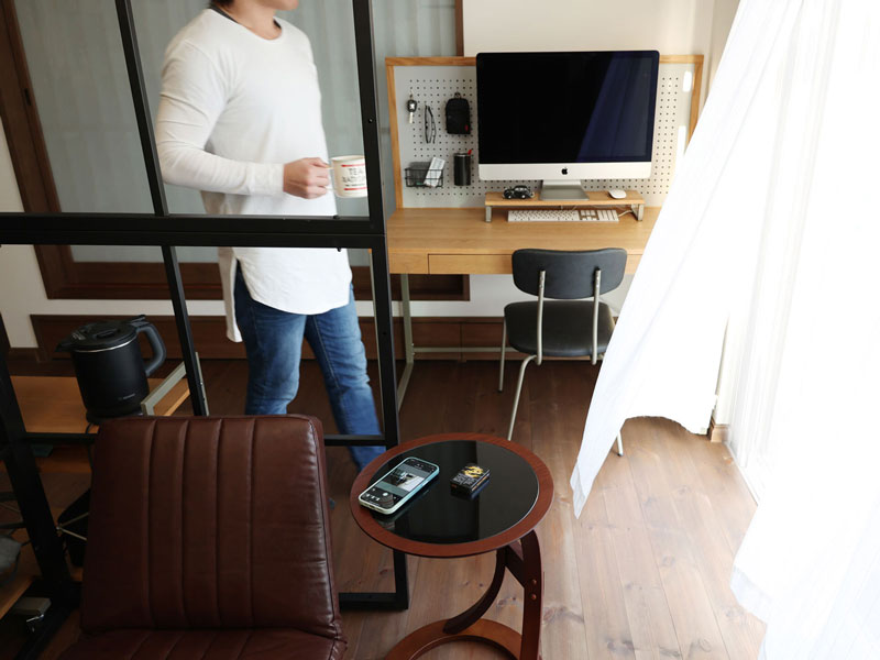 ブラックスチールのオフィス用パーテーション | インテリア・家具の