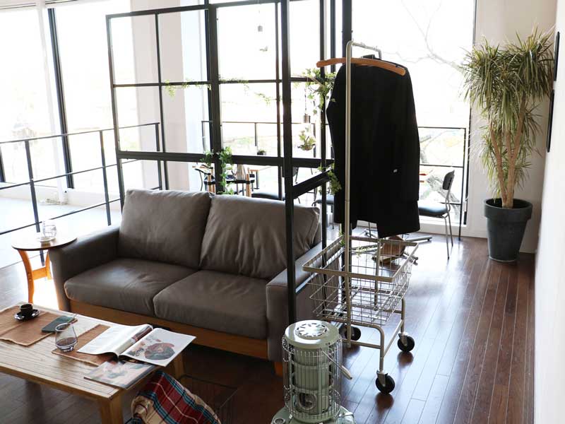 ブラックスチールのオフィス用パーテーション | インテリア・家具の