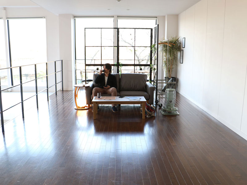 ブラックスチールのオフィス用パーテーション | インテリア・家具の