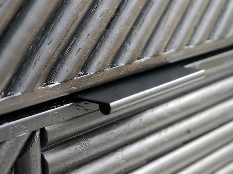 モダンな印象のモノトーンのキャビネット｜HS