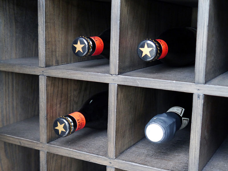 モダンな印象のモノトーンのキャビネット｜HS