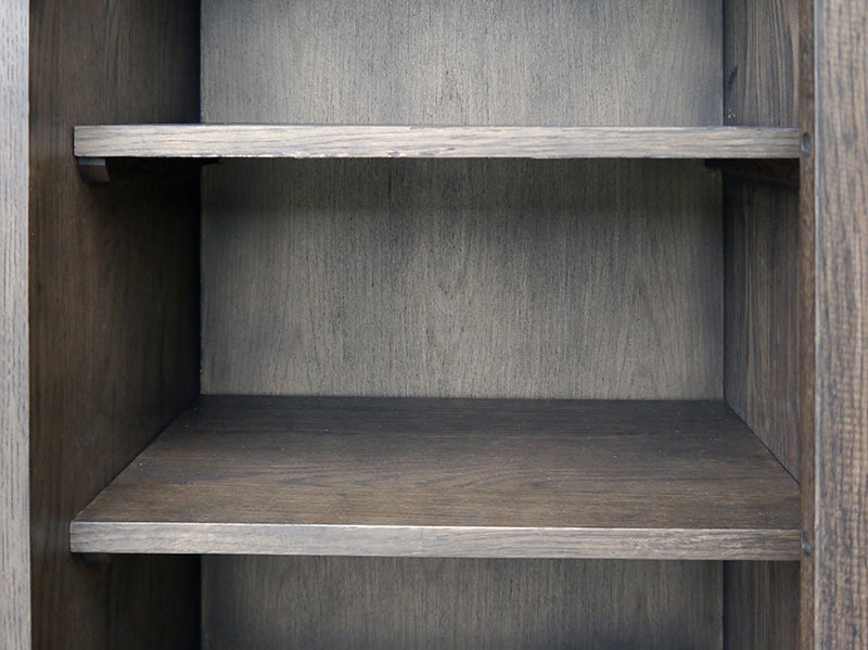 モダンな印象のモノトーンのキャビネット｜HS