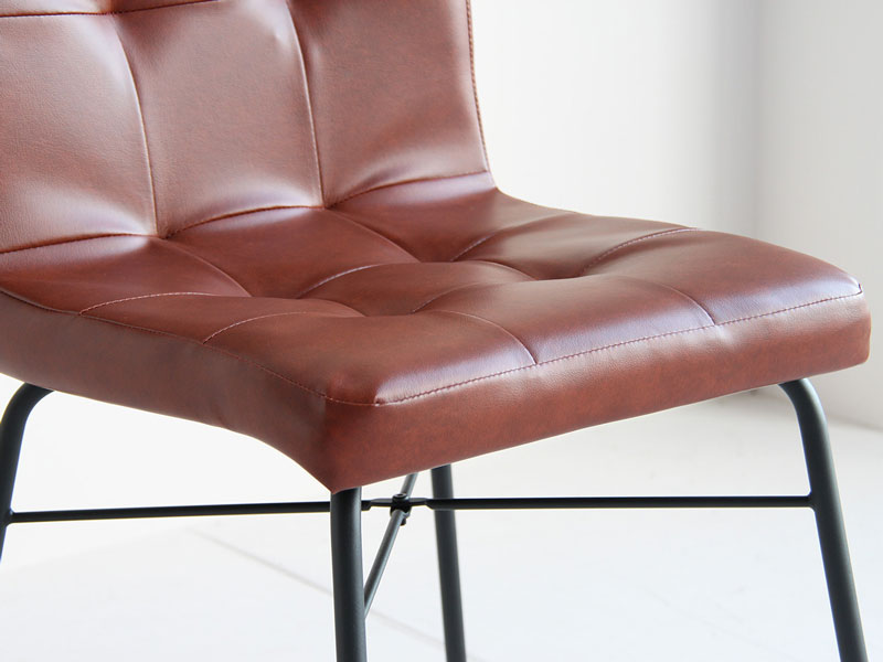 スチールフレームとレザーのダイニングチェア｜ミッドセンチュリー｜am