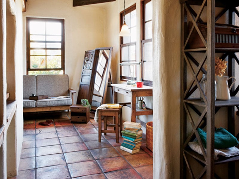 木目を楽しむ天然木のデスク＆スツールセット