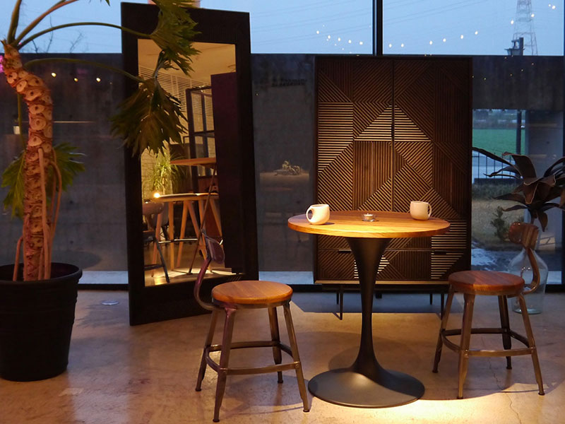 モノトーンのミラー|モダンインテリア|HS