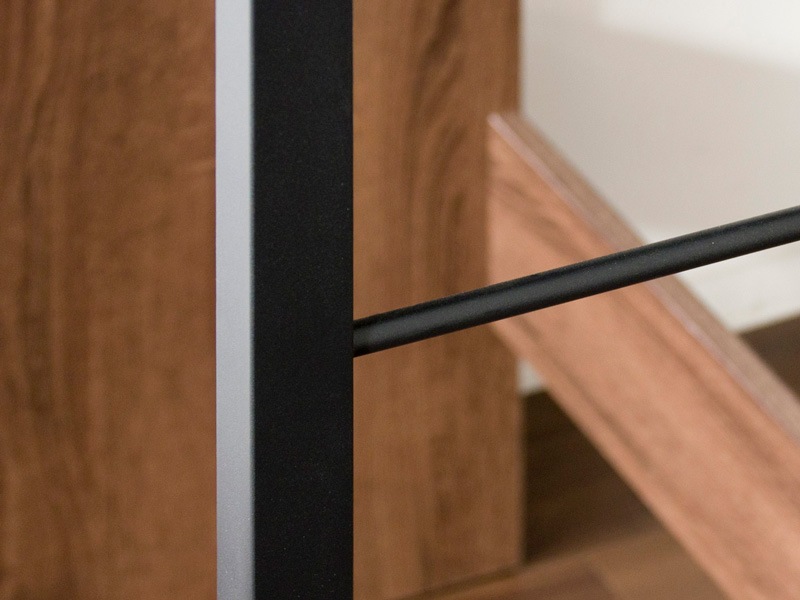 スタイリッシュなカウンターデスク｜スタンディング作業