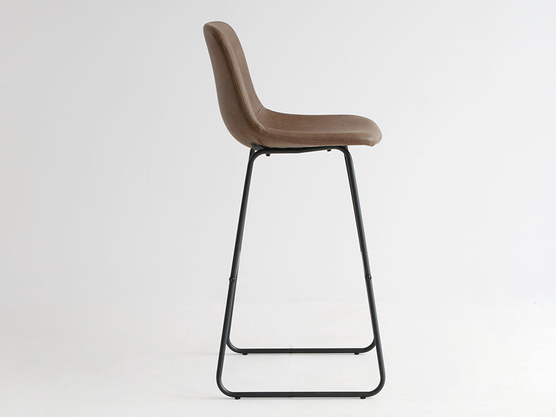 ミッドセンチュリーな雰囲気のハイチェア｜ソフトレザーとスチール