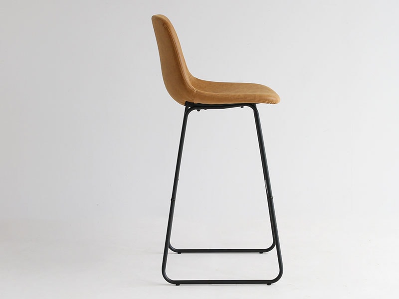 ミッドセンチュリーな雰囲気のハイチェア｜ソフトレザーと