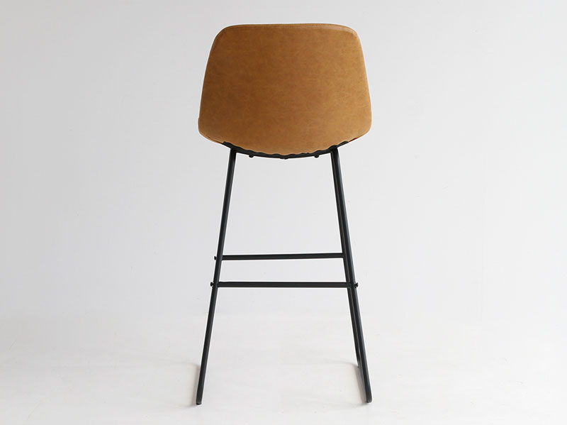 ミッドセンチュリーな雰囲気のハイチェア｜ソフトレザーとスチール