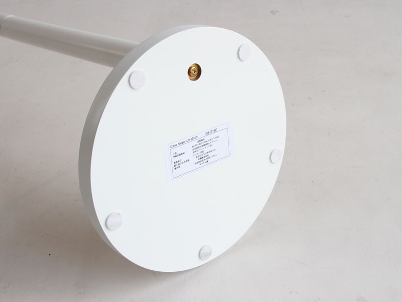 木の質感を活かしたシンプルな北欧風ポールハンガー