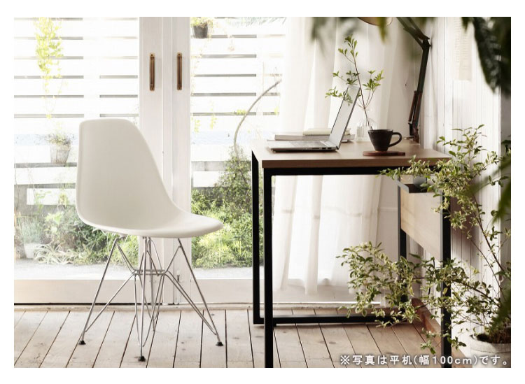 ナチュラルな木目調天板とブラックフレームのデスクシリーズ