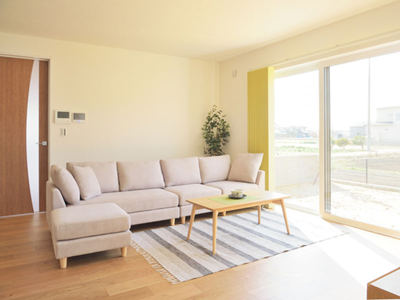 シンプルさが際立つミニマルデザインのセンターテーブル | ナチュラルインテリア