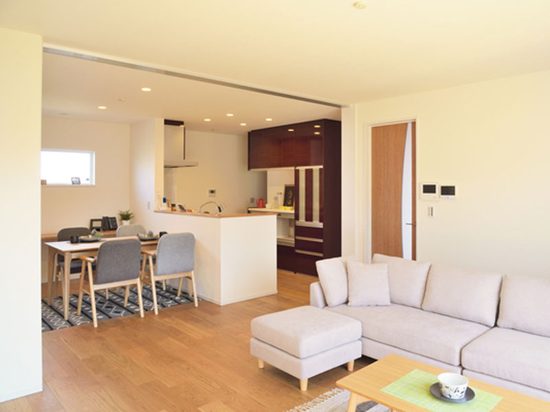 シンプルさが際立つミニマルデザインのセンターテーブル | ナチュラルインテリア