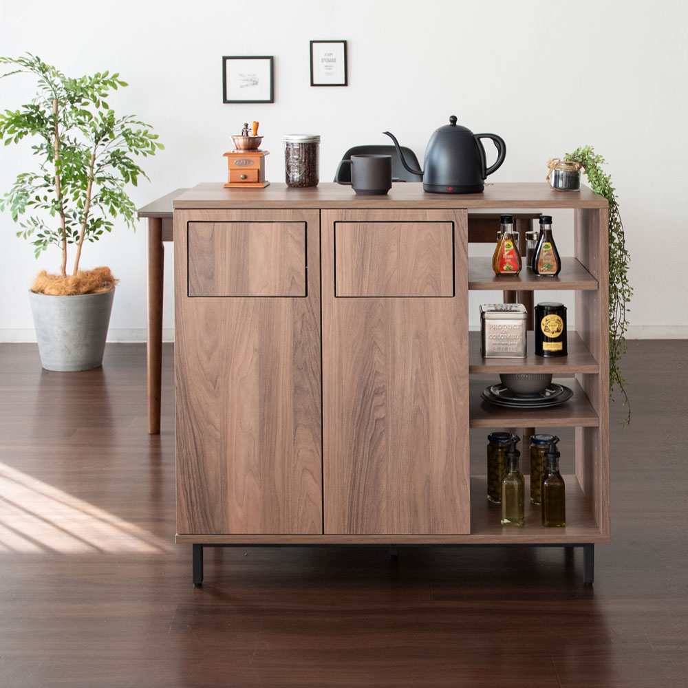 インテリアと調和する収納棚付きスタイリッシュな美しいカウンター